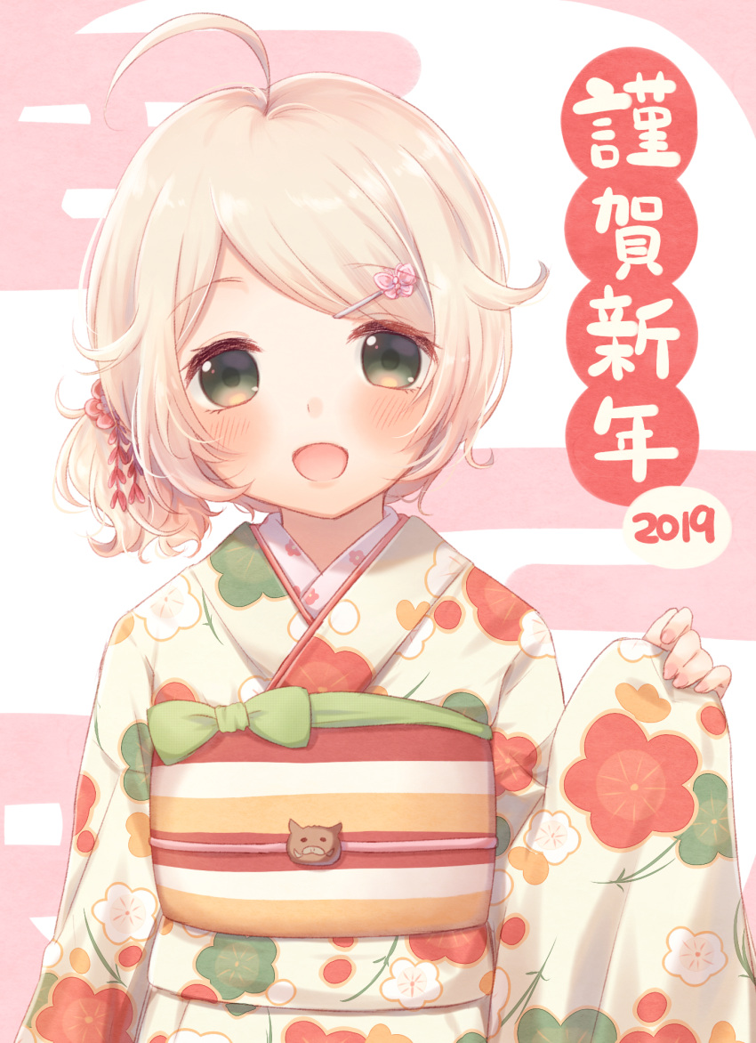 1girl :d ahoge blonde_hair blush bobby_pin eyebrows_visible_through_hair eyes_visible_through_hair green_eyes hair_ornament highres idolmaster idolmaster_cinderella_girls japanese_clothes kazane_mari kimono looking_at_viewer open_mouth pink_nails short_hair side_ponytail sidelocks smile solo standing translation_request upper_body white_hair yusa_kozue