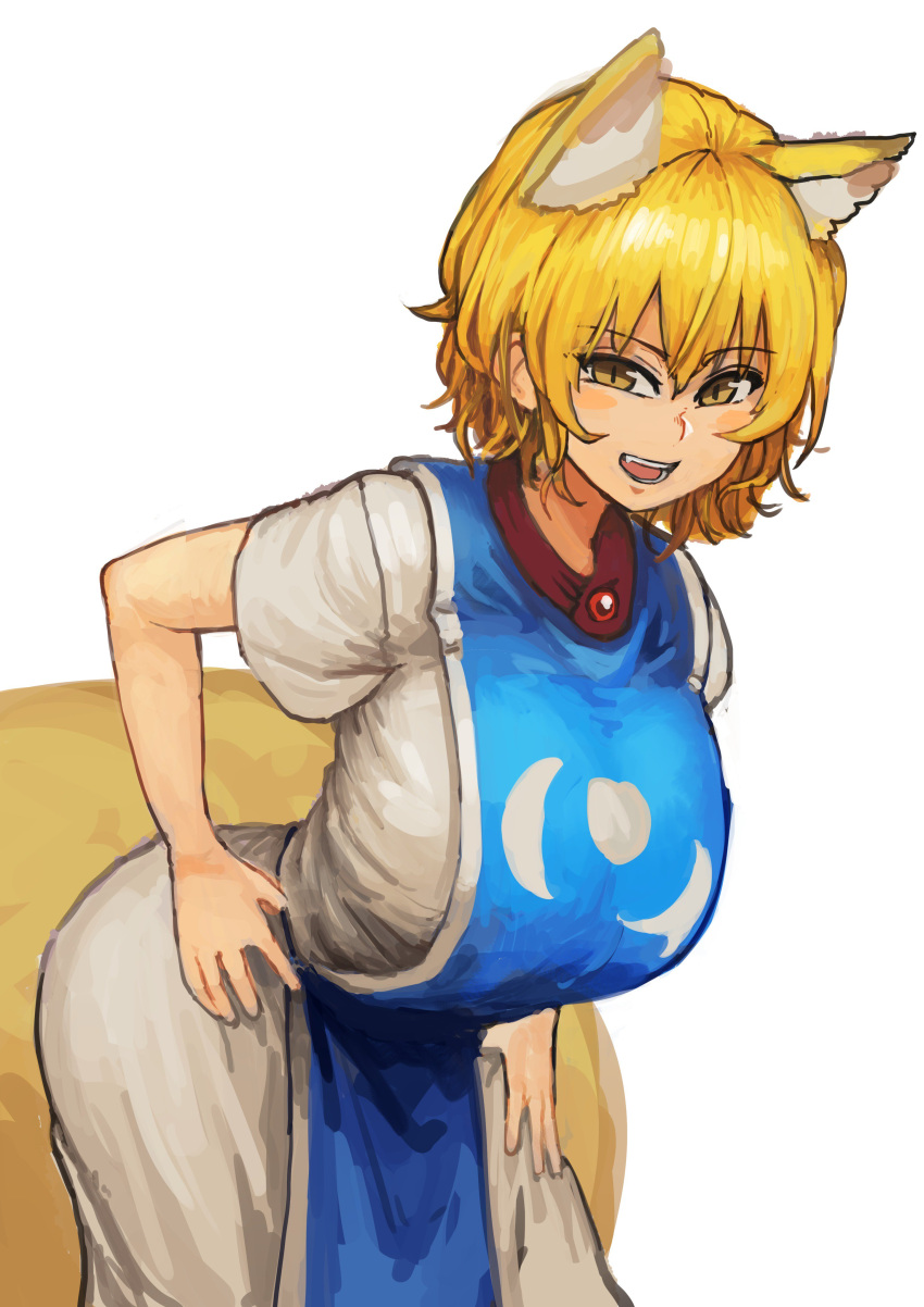 1girl absurdres animal_ears blonde_hair breasts chanta_(ayatakaoisii) fox_ears fox_tail gem hand_on_hip highres large_breasts leaning_forward looking_at_viewer multiple_tails shirt short_hair short_sleeves simple_background skirt slit_pupils smile solo tabard tail touhou white_background white_shirt white_skirt yakumo_ran yellow_eyes