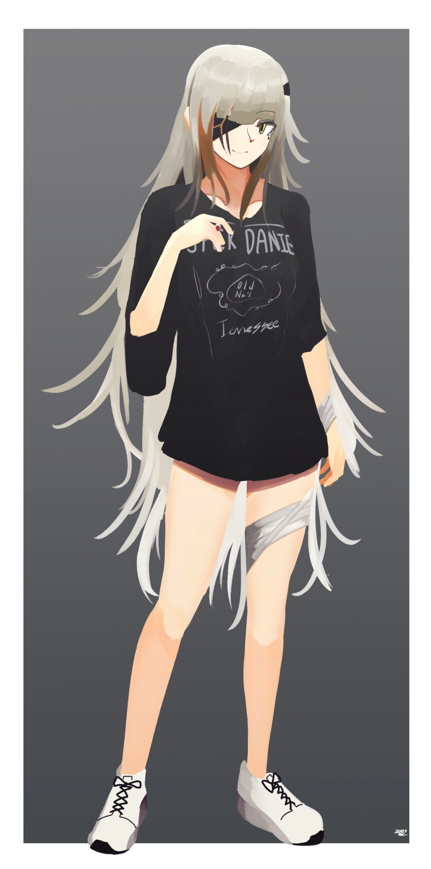 1girl absurdres bandaged_arm bandaged_leg bandages black_shirt closed_mouth eyebrows_visible_through_hair eyepatch girls_frontline grey_background highres kanoe_(kanoe502) long_hair looking_at_viewer m16a1_(girls_frontline) multicolored_hair print_shirt shirt shoes silver_hair smile sneakers solo standing white_footwear yellow_eyes