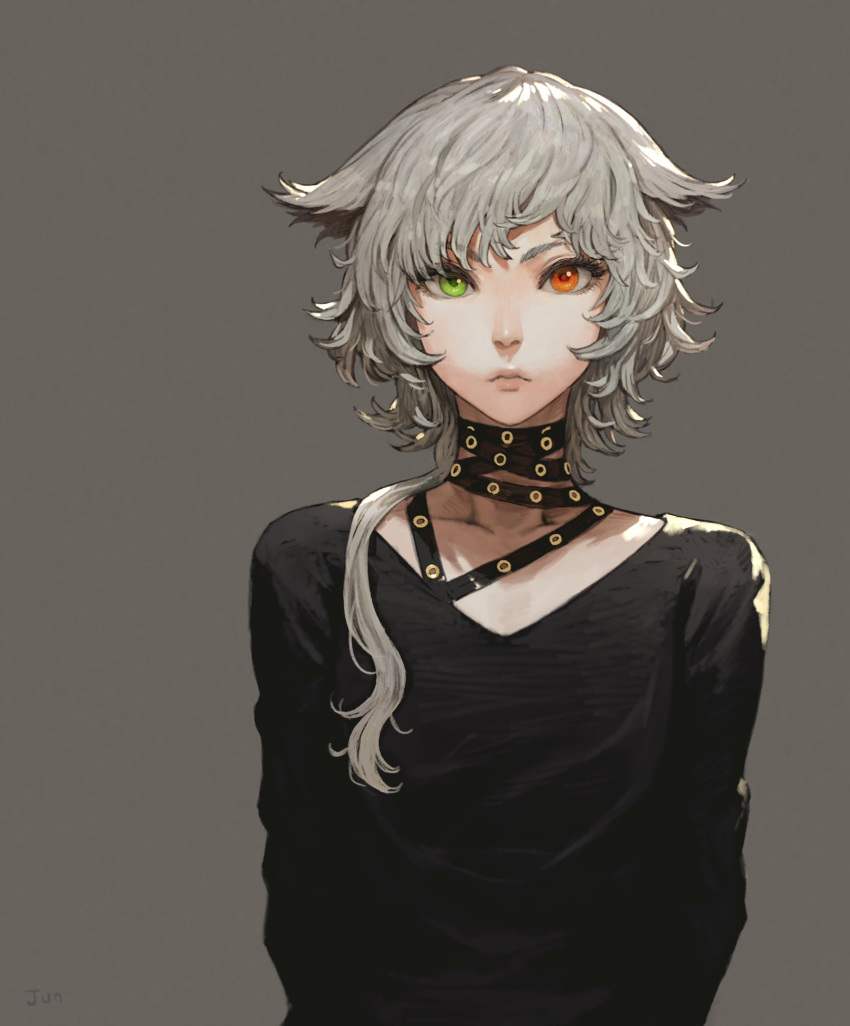 androgynous arms_behind_back bangs black_shirt choker collarbone green_eyes grey_background hair_over_shoulder heterochromia highres jun_(seojh1029) long_sleeves looking_at_viewer messy_hair orange_eyes original shirt short_hair simple_background upper_body v-neck white_hair