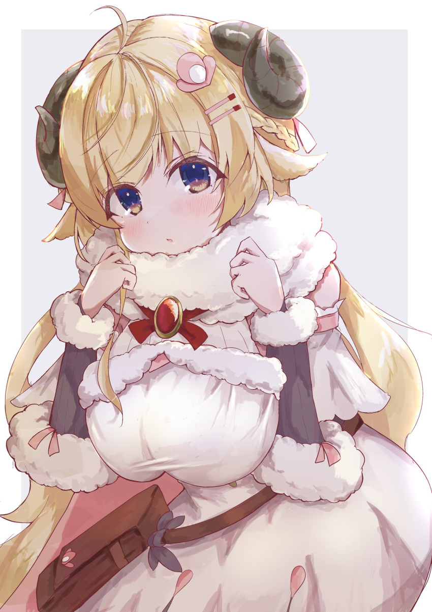 1girl ahoge animal_ears bag blonde_hair blush bow bowtie breasts brooch cape closed_mouth commentary cowboy_shot detached_sleeves dress eyebrows_visible_through_hair fur-trimmed_dress fur_trim grey_eyes hair_ornament hairclip handbag highres hololive horns inaba_reito jewelry large_breasts long_hair looking_at_viewer parted_lips pink_cape red_neckwear ribbed_sleeves sheep_ears sheep_horns simple_background solo tsunomaki_watame violet_eyes virtual_youtuber white_background white_dress