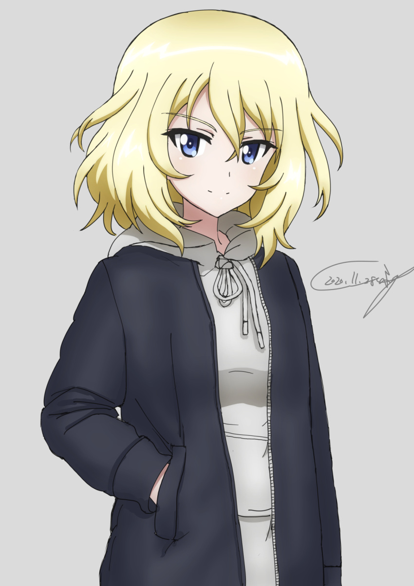 1girl artist_name bangs black_jacket blonde_hair blue_eyes bukkuri casual closed_mouth commentary_request dated drawstring eyebrows_visible_through_hair girls_und_panzer grey_shirt hand_in_hair highres hood hood_down hoodie jacket long_sleeves looking_at_viewer medium_hair messy_hair open_clothes open_jacket oshida_(girls_und_panzer) partial_commentary shirt signature simple_background smile solo standing zipper