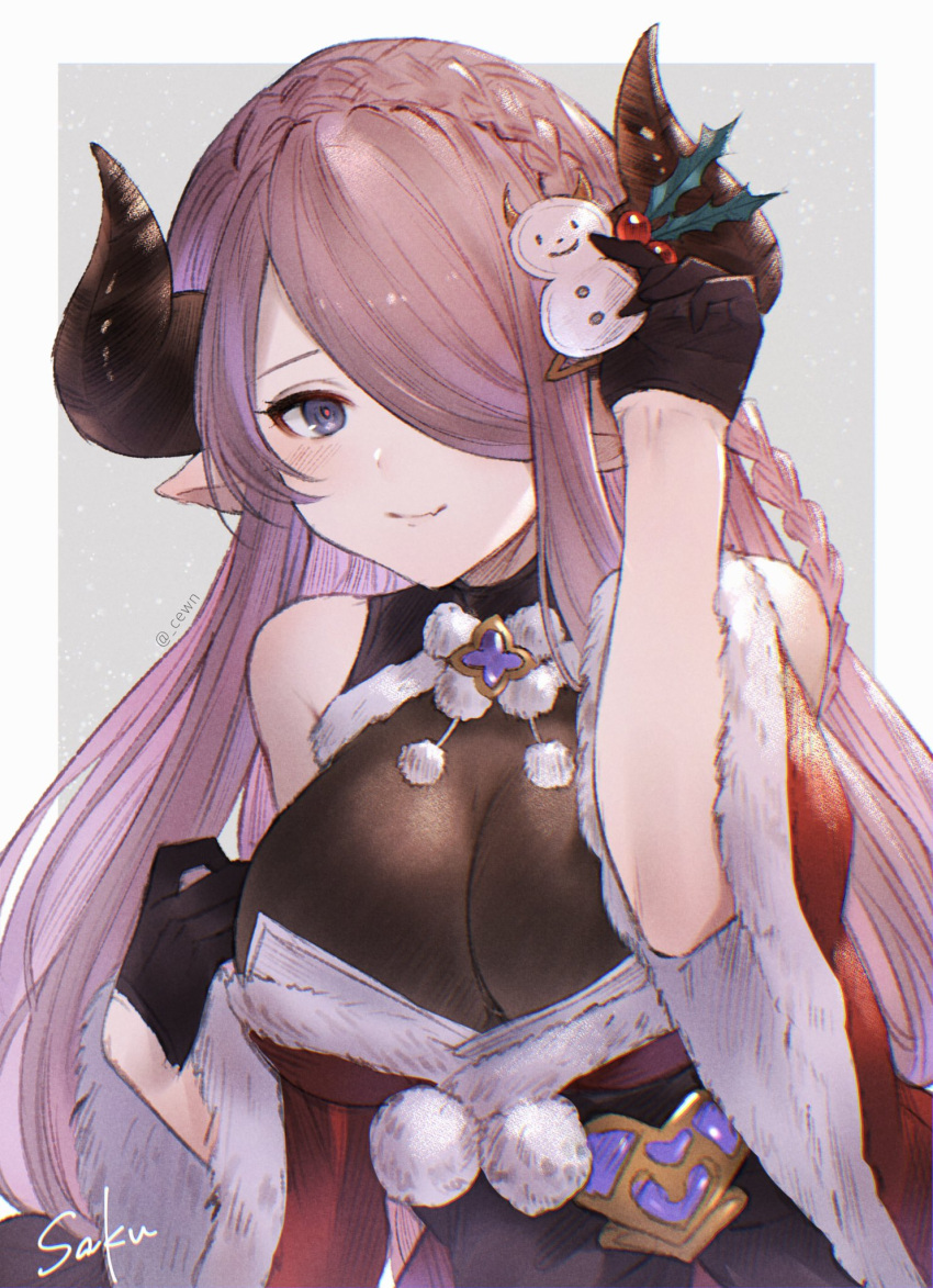 1girl adjusting_hair_ornament arms_up black_gloves blush border breasts capelet commentary fur-trimmed_capelet fur_trim gloves granblue_fantasy grey_background hair_ornament hair_over_one_eye highres holly_hair_ornament horns kiri_ph large_breasts long_hair looking_at_viewer narmaya_(granblue_fantasy) pom_pom_(clothes) purple_hair red_capelet santa_costume shirt signature simple_background sleeveless sleeveless_shirt smile snowman_hair_ornament solo symbol_commentary violet_eyes