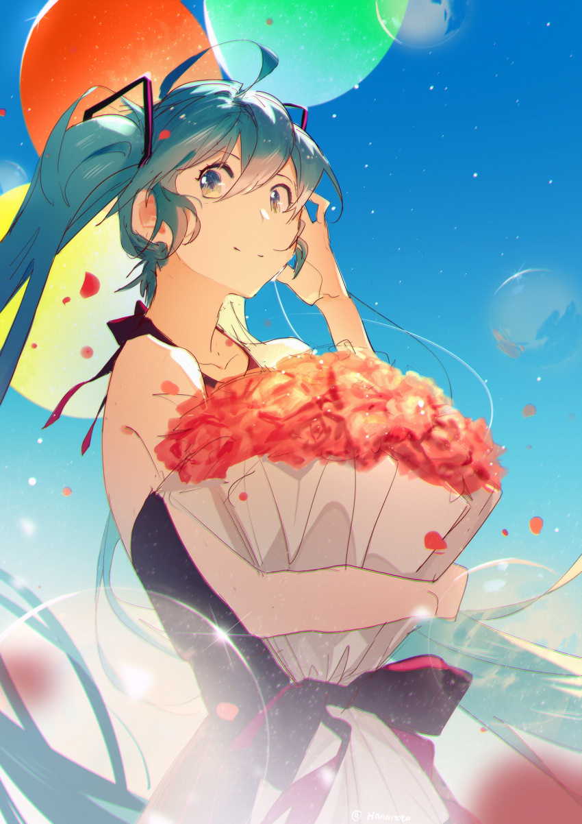 1girl aqua_hair balloon bare_shoulders black_dress blue_sky bouquet bubble chinese_commentary commentary dress falling_petals flower halter_dress hand_up hatsune_miku highres holding holding_bouquet hua_ben_wuming long_hair looking_at_viewer petals red_flower red_rose rose sideways_glance sky smile solo sparkle twintails very_long_hair vocaloid