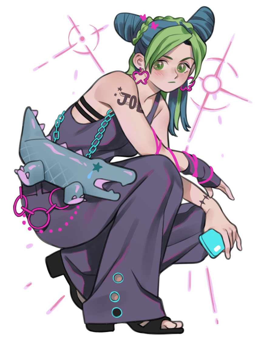 1girl alligator bag bare_shoulders black_footwear black_hair blush chain chakanyuantu crocodilian double_bun earrings fingerless_gloves gloves green_eyes green_hair highres jewelry jojo_no_kimyou_na_bouken kuujou_jolyne looking_at_viewer multicolored_hair sandals shoulder_bag simple_background single_glove solo squatting stone_ocean tattoo two-tone_hair white_background