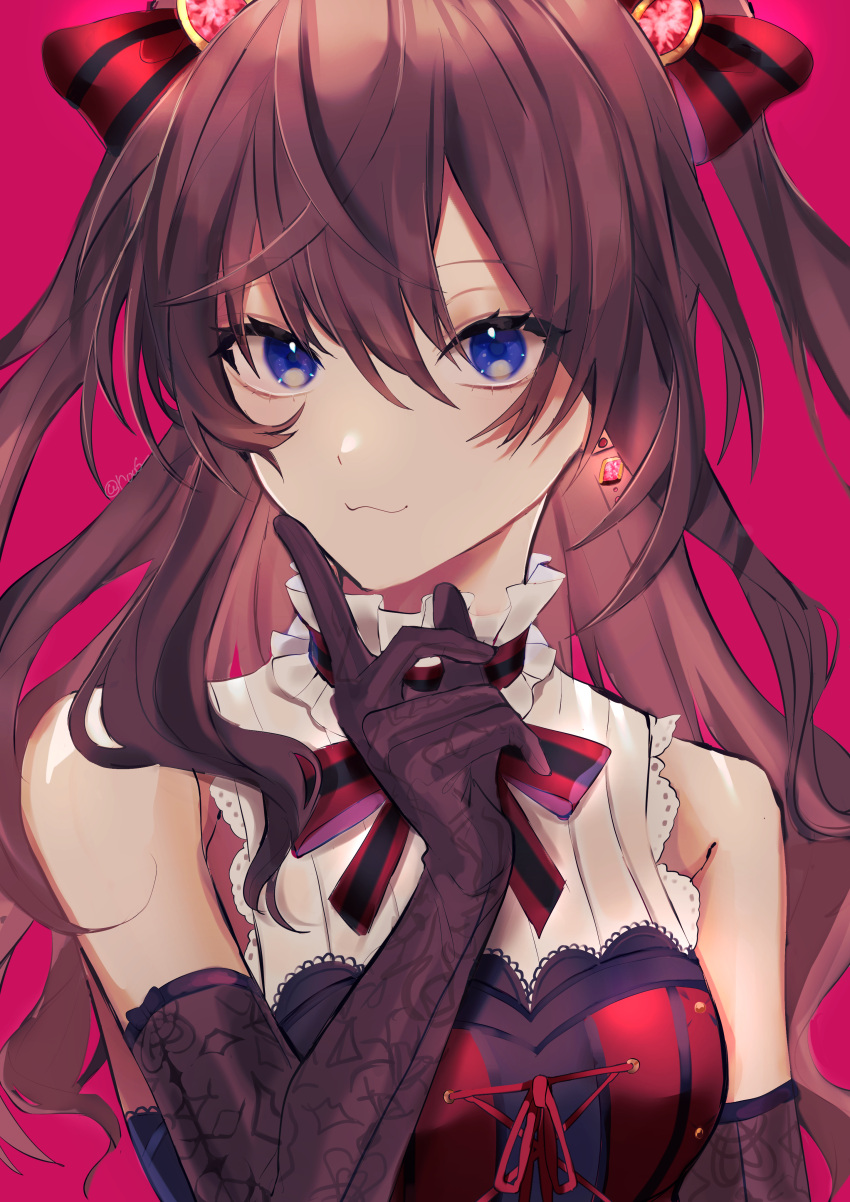 1girl :3 absurdres bangs black_gloves blue_eyes bow brown_hair closed_mouth elbow_gloves floating_hair gloves hair_between_eyes hair_bow hair_ornament highres ichinose_shiki idolmaster idolmaster_cinderella_girls idolmaster_cinderella_girls_starlight_stage index_finger_raised long_hair looking_at_viewer neck_ribbon print_gloves red_background red_bow red_ribbon ribbon roo6 shiny shiny_hair simple_background solo striped striped_bow striped_ribbon twintails upper_body