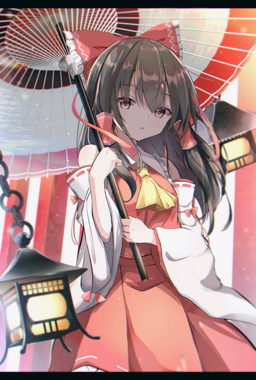 1girl absurdres ascot bow brown_hair commentary_request detached_sleeves eyebrows_visible_through_hair hair_bow hair_tubes hakurei_reimu highres holding holding_umbrella iyo_(ya_na_kanji) lantern letterboxed long_hair looking_at_viewer oil-paper_umbrella red_bow red_eyes red_skirt skirt solo touhou umbrella wide_sleeves yellow_neckwear