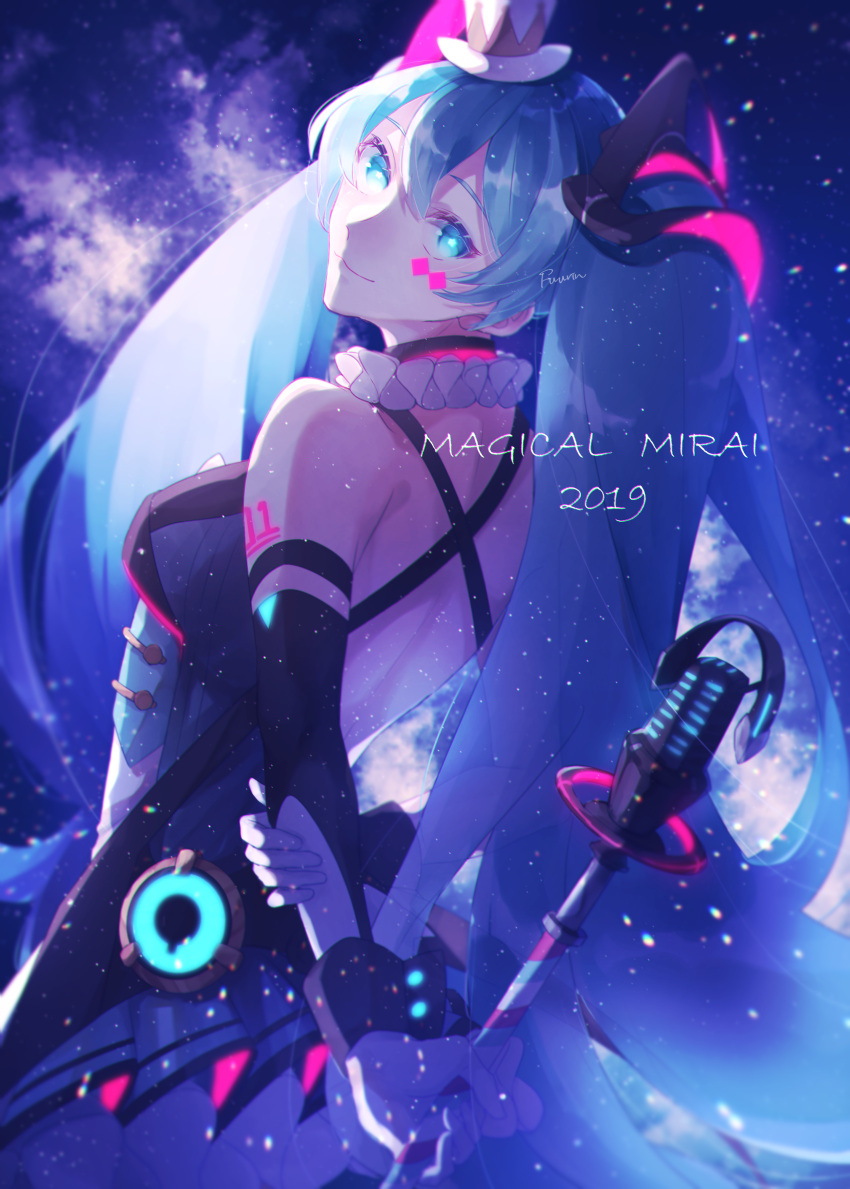 1girl :3 absurdres arm_strap arms_behind_back backless_dress backless_outfit bangs black_sleeves blue_dress blue_eyes blue_hair closed_mouth detached_sleeves dress facial_mark from_side fuurin_hino513 gloves hair_between_eyes hat hatsune_miku highres long_hair long_sleeves looking_at_viewer magical_mirai_(vocaloid) microphone_stand mini_hat pleated_dress shiny shiny_hair sleeveless sleeveless_dress smile solo standing twintails very_long_hair vocaloid white_gloves