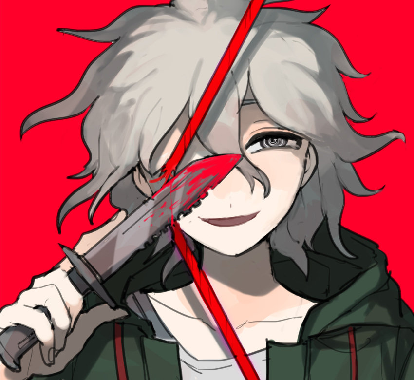 1boy blood commentary_request covering_one_eye cutting dangan_ronpa_(series) dangan_ronpa_2:_goodbye_despair evil_smile green_jacket hair_between_eyes highres holding holding_knife hood hooded_jacket jacket knife komaeda_nagito male_focus open_clothes open_jacket portrait red_background rope shindyushiyou shirt short_hair simple_background smile solo spiral_eyes white_hair white_shirt