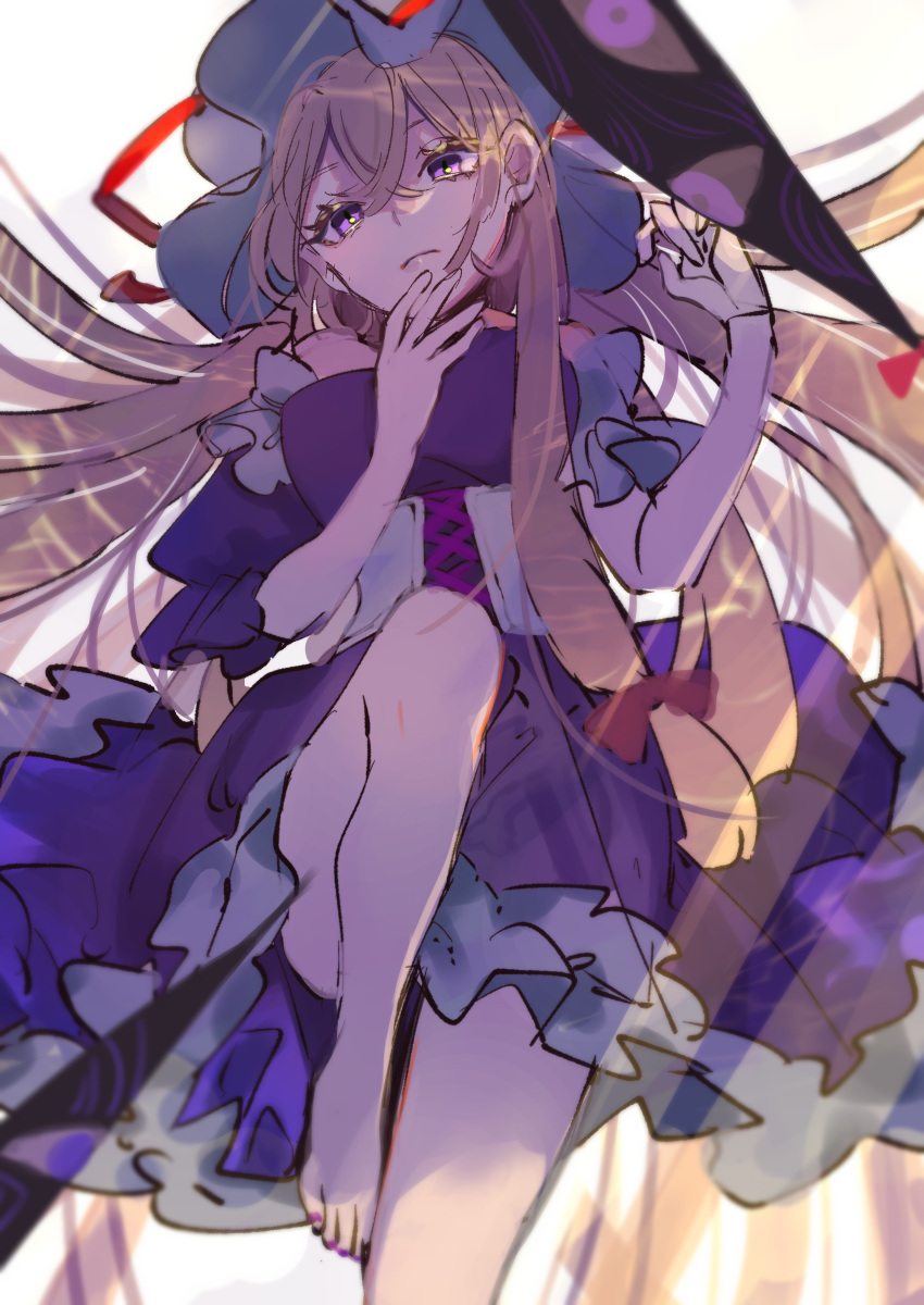 1girl absurdres bangs bare_legs bare_shoulders barefoot blonde_hair closed_mouth commentary_request crossed_bangs dress expressionless floating_hair foot_out_of_frame from_below gap_(touhou) gloves hair_between_eyes hair_ribbon hand_on_own_chin hand_up hat hat_ribbon highres knee_up light_rays long_hair looking_at_viewer mob_cap off-shoulder_dress off_shoulder petticoat puffy_short_sleeves puffy_sleeves red_ribbon ribbon shi_chimi short_sleeves sidelocks simple_background single_glove solo touhou tress_ribbon very_long_hair violet_eyes white_background white_gloves white_headwear yakumo_yukari