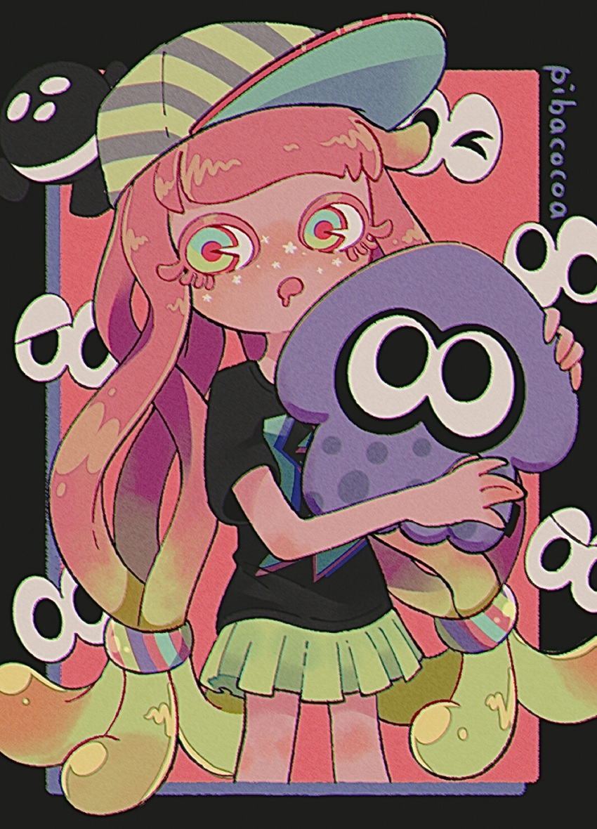 1girl artist_name bangs baseball_cap black_border black_shirt blunt_bangs blush border chromatic_aberration commentary_request drooling eye_focus female_child fish flat_chest gradient_hair green_eyes green_hair green_headwear green_skirt hair_tie hands_up harmony's_clownfish_(splatoon) harmony_(splatoon) hat highres holding_cushion inkling long_hair looking_at_viewer miniskirt mouth_drool multicolored_hair nose_blush open_mouth outside_border pibacocoa pink_hair pleated_skirt red_background red_pupils shiny shiny_hair shirt short_sleeves signature skirt solo_focus splatoon_(series) splatoon_3 standing star_(symbol) striped striped_headwear tentacle_hair tentacles twintails two-tone_hair very_long_hair