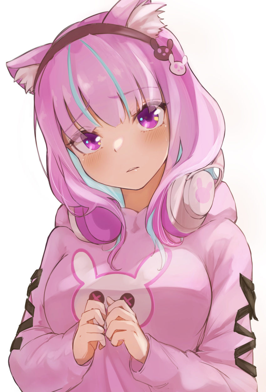 1girl absurdres animal_ear_fluff animal_ears aqua_hair bangs black_hairband blunt_bangs blush cat_ears commentary_request eyebrows_visible_through_hair hair_ornament hairband headphones headphones_around_neck highres hitsujisnow hololive long_sleeves looking_at_viewer minato_aqua multicolored_hair pajamas pink_hair pink_pajamas short_hair simple_background solo two-tone_hair violet_eyes virtual_youtuber white_background