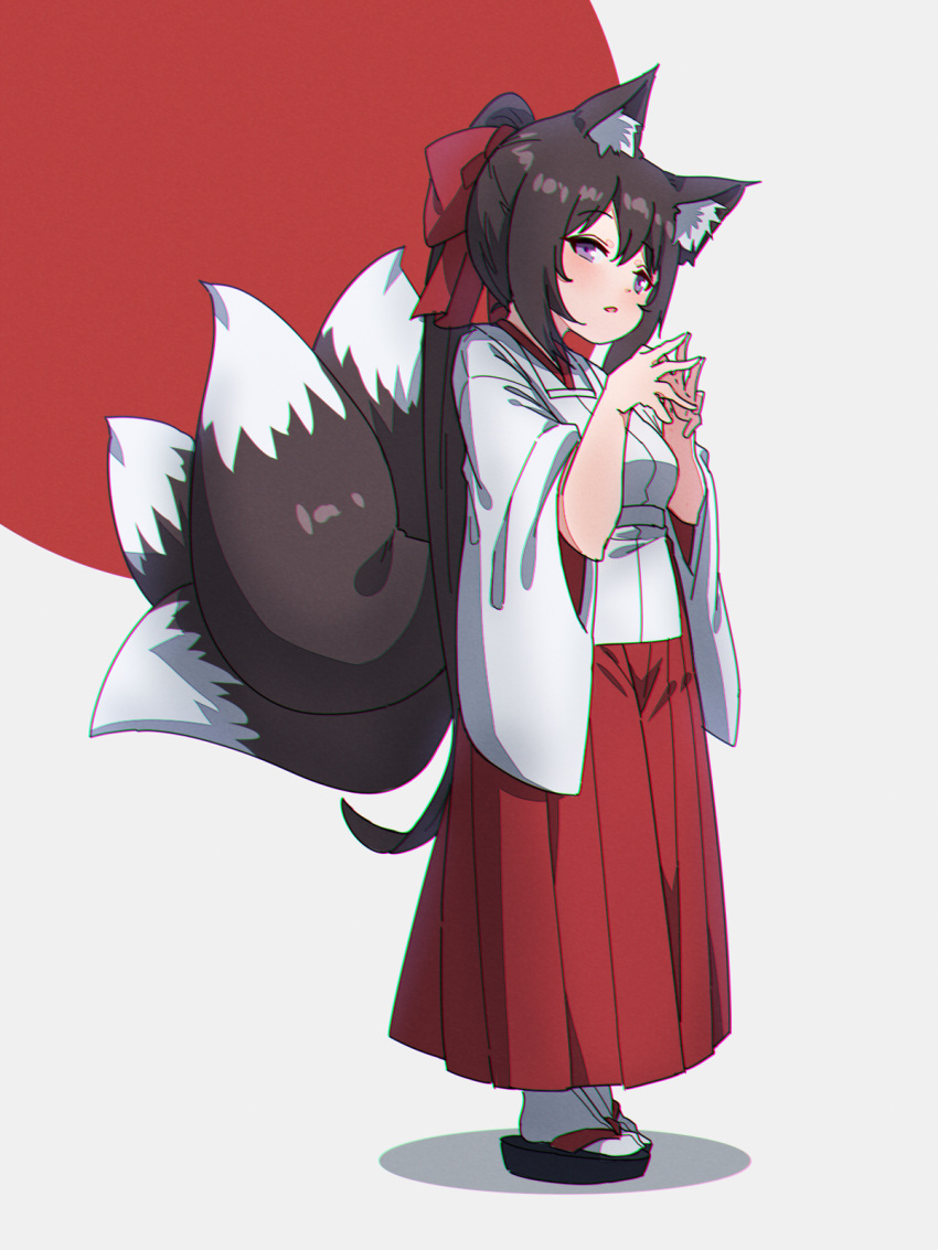 1girl animal_ear_fluff animal_ears bangs black_hair blush borrowed_character bow breasts commentary_request eyebrows_visible_through_hair fox_ears fox_girl fox_tail grey_background hair_between_eyes hair_bow hakama hands_up high_ponytail highres japanese_clothes kimono kitsune kuro_kosyou long_hair multiple_tails original parted_lips ponytail red_background red_bow red_hakama shadow short_sleeves small_breasts socks solo standing tabi tail two-tone_background very_long_hair violet_eyes white_kimono white_legwear wide_sleeves