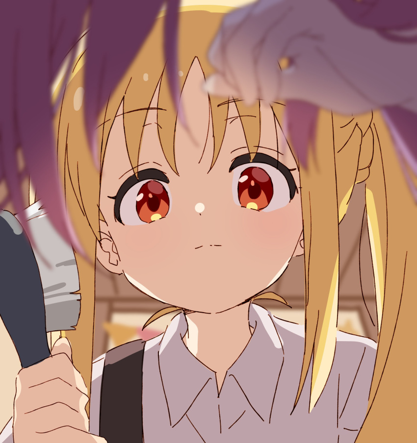 2girls bangs blonde_hair blurry blurry_background blurry_foreground bocchi_the_rock! braid closed_mouth collared_shirt depth_of_field female_pov gotou_hitori hair_brush highres holding holding_brush ijichi_nijika indoors light_smile long_hair looking_at_viewer meito_(maze) multiple_girls pink_hair pov red_eyes shirt side_ponytail sidelocks solo_focus upper_body white_shirt