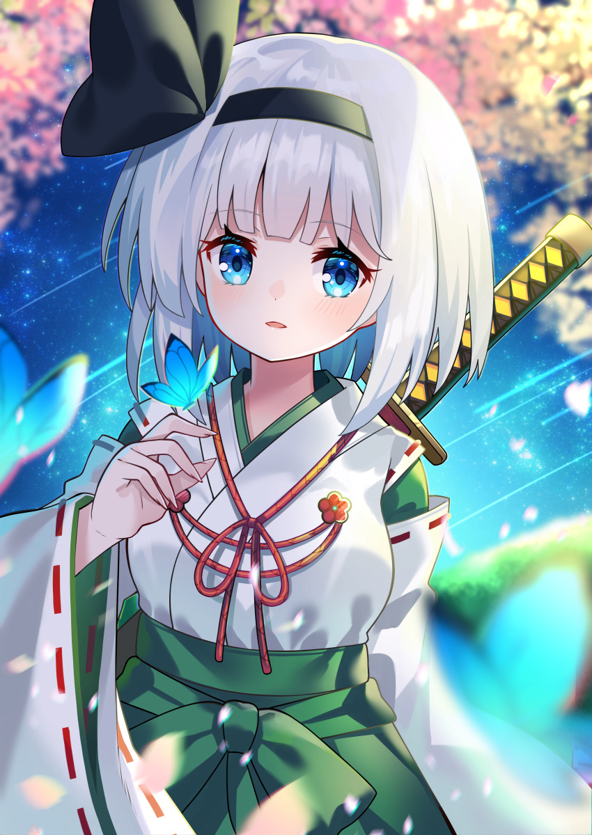 1girl absurdres bangs black_bow black_hairband blue_eyes blurry blurry_background bow bow_hairband bug butterfly eyebrows_visible_through_hair green_hakama hair_between_eyes hair_bow hairband hakama highres insect japanese_clothes katana kimono konpaku_youmu long_hair long_sleeves ribbon-trimmed_sleeves ribbon_trim sheath sheathed silver_hair solo standing sword touhou weapon white_kimono wide_sleeves yuujin_(yuzinn333)