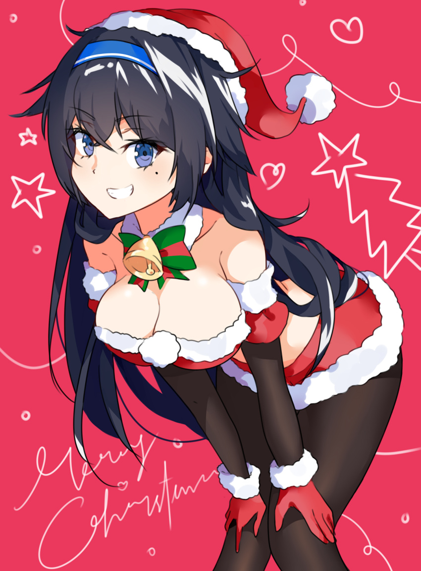 1girl bell bell_collar bent_over black_hair blue_eyes breasts collar detached_sleeves eyebrows_visible_through_hair girls_frontline gloves hair_between_eyes hairband hand_on_thigh hat highres large_breasts long_hair mole mole_under_eye open_mouth pantyhose santa_costume santa_hat simple_background smile solo super_sass_(girls_frontline) vanna very_long_hair