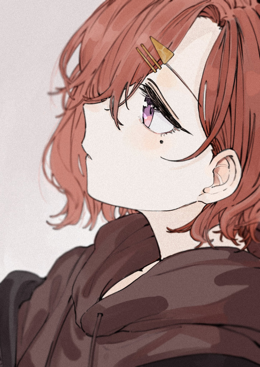 1girl brown_hair close-up commentary_request film_grain from_side hair_ornament hair_over_one_eye hairclip highres higuchi_madoka idolmaster idolmaster_shiny_colors looking_away mole mole_under_eye short_hair solo sweatshirt tenoo12 upper_body violet_eyes