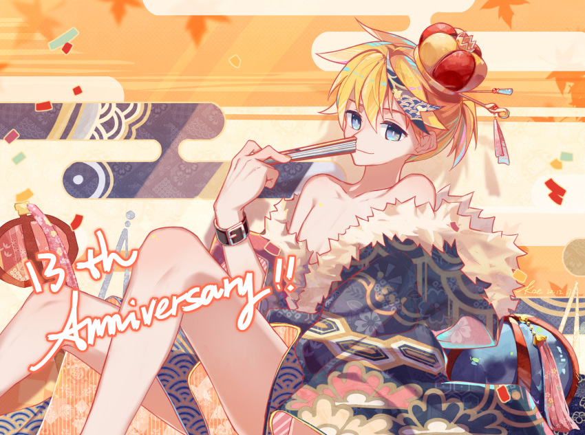 1boy anniversary belt blonde_hair blue_eyes blue_kimono closed_fan commentary confetti crown egasumi fan fan_to_mouth floral_print folding_fan fur-trimmed_kimono fur_trim gigantic_o.t.n_(vocaloid) highres holding holding_fan japanese_clothes kagamine_len kimono knees_up koe_(mixpi) looking_at_viewer male_focus naked_kimono seigaiha short_ponytail sitting smile spiky_hair vocaloid