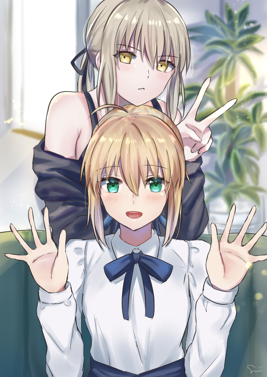 2girls absurdres ahoge artoria_pendragon_(all) bangs bare_shoulders black_ribbon blonde_hair blue_neckwear blue_ribbon commentary_request fate/stay_night fate_(series) green_eyes hair_ribbon hands_up head_on_head highres multiple_girls off_shoulder plant potted_plant ribbon saber saber_alter shirt short_hair sii_artatm upper_body v white_shirt
