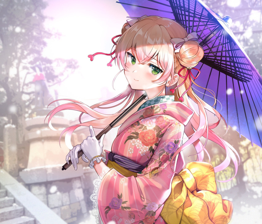 1girl alternate_costume blonde_hair blush bow checkered closed_mouth commentary day double_bun eyebrows_visible_through_hair floating_hair floral_print gloves gradient_hair green_eyes hair_between_eyes hair_ribbon highres holding holding_umbrella hololive japanese_clothes kimono lace-trimmed_kimono lace_trim large_bow long_hair looking_at_viewer momosuzu_nene multicolored_hair nishizawa obi outdoors parasol pink_hair pink_kimono pink_ribbon purple_umbrella red_ribbon ribbon sash smile solo stairs striped tree two-tone_hair umbrella upper_body vertical-striped_kimono vertical_stripes virtual_youtuber white_gloves wide_sleeves yellow_bow