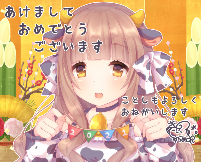 1girl :d animal_ears animal_print bangs bare_shoulders bell bell_choker black_choker blush bow breasts brown_eyes brown_hair caramel_(caramelmilk) choker commentary_request cow_ears cow_horns cow_print detached_sleeves eyebrows_visible_through_hair hair_bow hands_up holding horns kadomatsu long_hair long_sleeves medium_breasts new_year open_mouth original pennant print_bow print_sleeves signature sleeveless sleeves_past_wrists smile solo string_of_flags translation_request upper_body white_bow white_sleeves