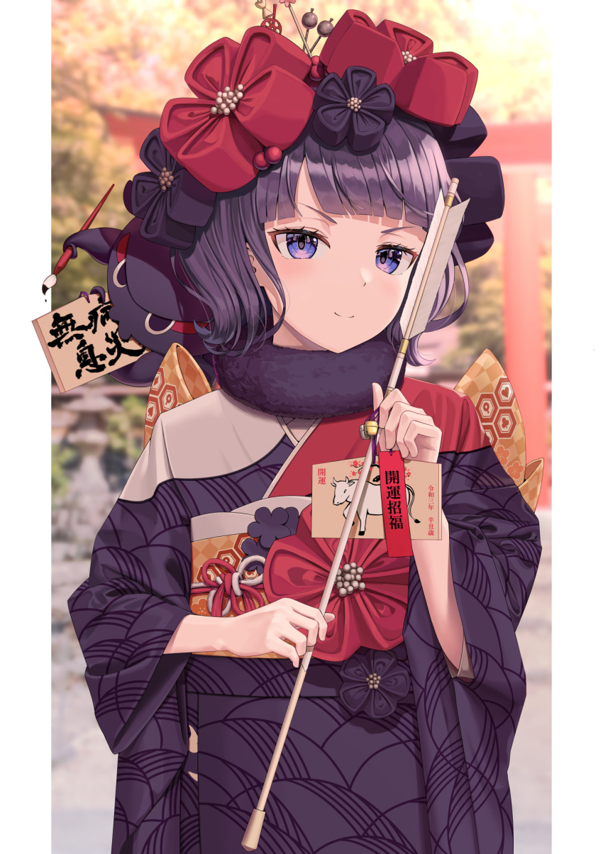 &gt;:) 1girl arrow_(projectile) bangs blunt_bangs blurry blurry_background blush calligraphy_brush chinese_zodiac closed_mouth day depth_of_field ema fate/grand_order fate_(series) flower fur_collar hair_flower hair_ornament hamaya highres holding holding_arrow japanese_clothes katsushika_hokusai_(fate/grand_order) kimono long_sleeves looking_at_viewer new_year octopus outdoors paintbrush patterned_clothing pillarboxed purple_hair purple_kimono sanbe_futoshi short_hair smile smug solo torii translation_request upper_body violet_eyes wide_sleeves year_of_the_ox