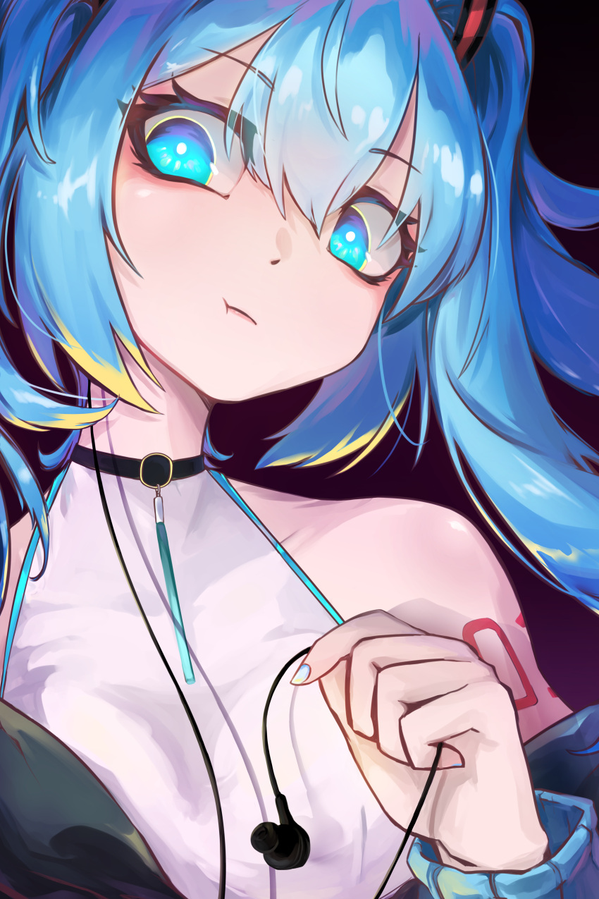 1girl absurdres black_background black_sleeves blue_eyes blue_hair blue_nails closed_mouth detached_sleeves earphones earphones_removed eyebrows_visible_through_hair hair_between_eyes hatsune_miku highres holding holding_earphones kurana_(pixiv17175143) long_sleeves shirt solo twintails vocaloid white_shirt
