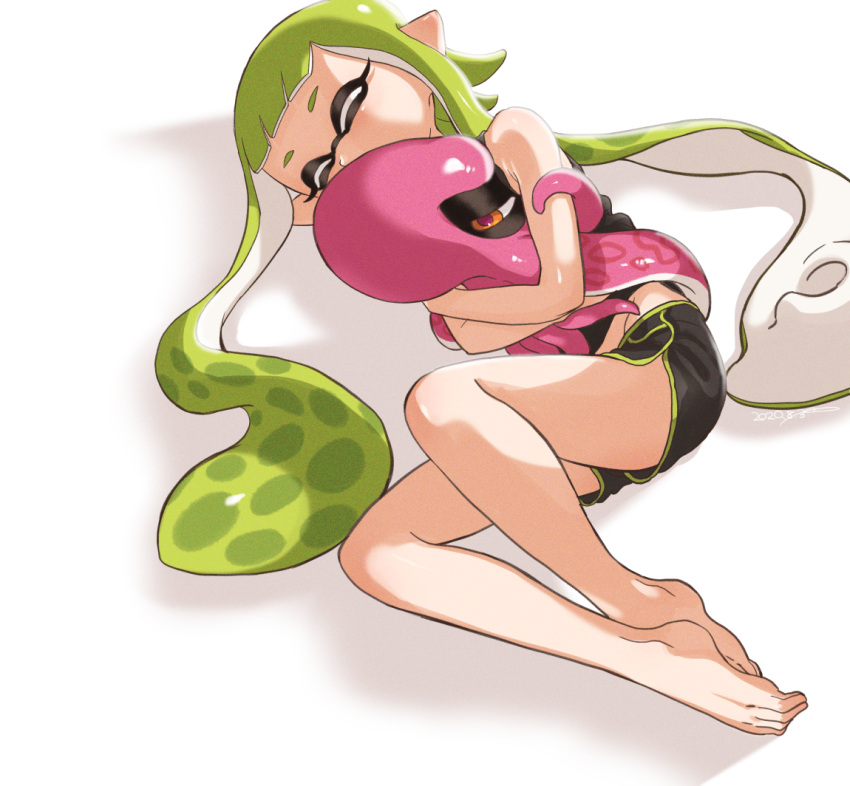 1girl animal artist_name bangs barefoot black_shirt black_shorts blunt_bangs closed_eyes commentary dated dolphin_shorts domino_mask fetal_position green_hair holding holding_animal inkling long_hair looking_at_viewer looking_back lying mask octoling octopus on_side pointy_ears shirt short_shorts shorts signature simple_background sleeping splatoon_(series) tank_top tentacle_hair white_background yeneny