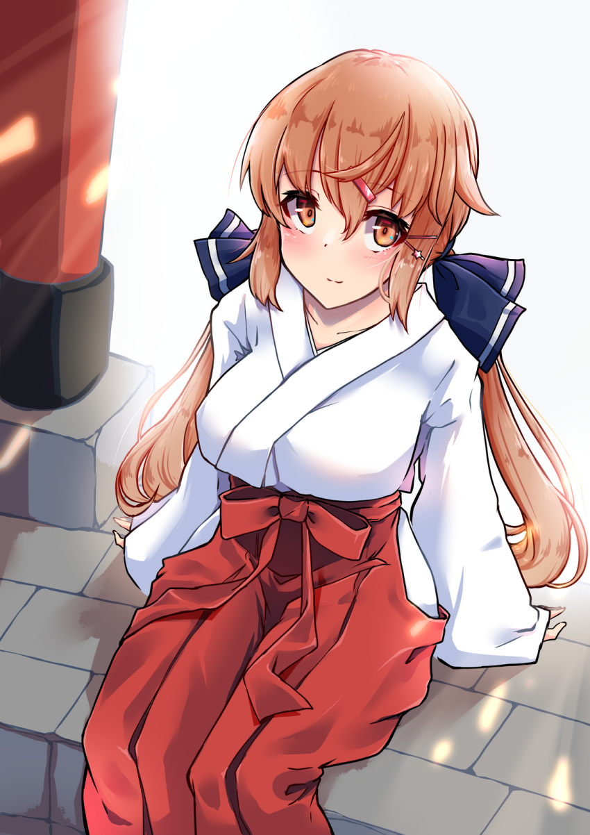 1girl black_bow blush bow brown_eyes brown_hair closed_mouth collarbone eyebrows_visible_through_hair hair_between_eyes hair_bow hair_ornament hairclip hakama highres japanese_clothes kantai_collection komb light_smile long_hair long_sleeves low_twintails miko red_hakama solo tashkent_(kantai_collection) torii twintails wide_sleeves