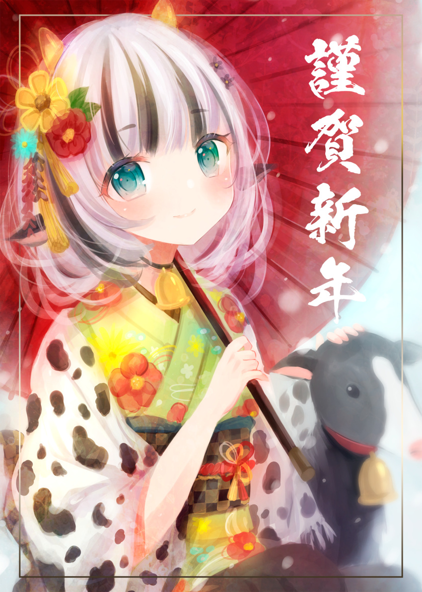 1girl animal animal_print bangs black_hair blush checkered closed_mouth commentary_request cow_horns cow_print eyebrows_visible_through_hair green_eyes green_kimono highres hinanosuke holding holding_umbrella horns japanese_clothes kimono long_sleeves looking_at_viewer multicolored_hair nengajou new_year obi oil-paper_umbrella original red_umbrella sash smile solo streaked_hair thick_eyebrows translation_request umbrella upper_body white_hair wide_sleeves