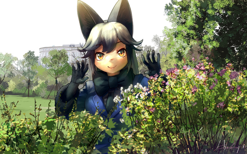 1girl animal_ears black_gloves black_hair black_neckwear blue_jacket bow bowtie claw_pose commentary_request extra_ears eyebrows_visible_through_hair fox_ears fox_girl gloves grey_hair highres jacket kemono_friends long_hair long_sleeves looking_at_viewer multicolored_hair necktie silver_fox_(kemono_friends) silver_hair smile solo welt_(kinsei_koutenkyoku)