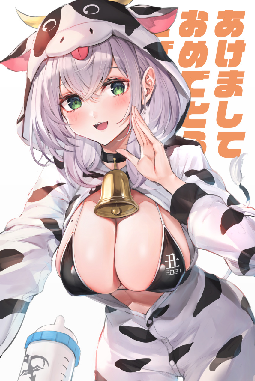 1girl animal_ears animal_print bell bell_choker bikini bikini_top black_bikini black_choker breasts choker commentary_request cow_ears cow_hood cow_horns cow_print cow_tail eyebrows_visible_through_hair green_eyes hand_up highres hololive hood hooded_jacket horns jacket large_breasts long_hair long_sleeves looking_at_viewer mole mole_on_breast open_mouth oyu_(sijimisizimi) shirogane_noel short_hair simple_background smile solo swimsuit tail translation_request virtual_youtuber white_background white_hair white_jacket