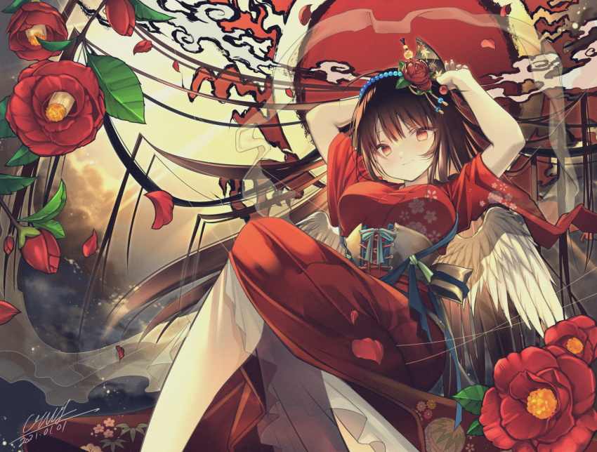 1girl arms_up bangs black_hair breasts closed_mouth commentary_request dated eyebrows_visible_through_hair feathered_wings feet_out_of_frame floral_print flower hair_flower hair_ornament highres japanese_clothes kimono long_hair looking_at_viewer low_wings medium_breasts obi original owl_(polaris_ilu) print_kimono red_eyes red_flower red_kimono red_rose rose sash short_sleeves signature smile solo very_long_hair white_wings wide_sleeves wings