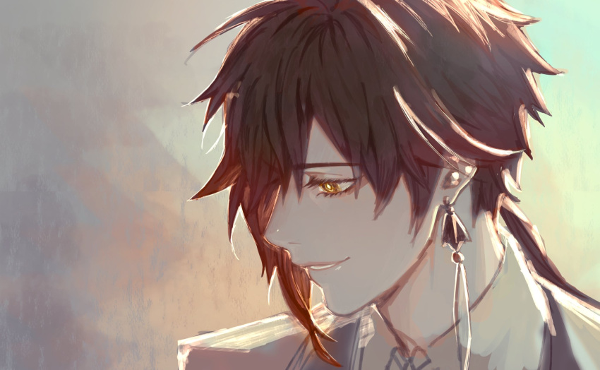 1boy bangs black_hair brown_hair close-up earrings eyebrows_visible_through_hair genshin_impact hair_between_eyes highres jewelry long_hair looking_to_the_side male_focus multicolored_hair open_mouth oyakorodesu ponytail simple_background single_earring solo tassel tassel_earrings yellow_eyes zhongli_(genshin_impact)