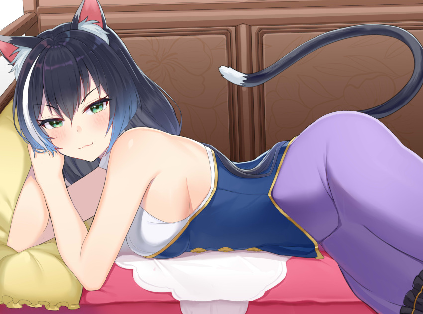 1girl :3 absurdres animal_ear_fluff animal_ears ass bangs bare_arms bare_shoulders black_hair blush breasts cat_ears cat_girl cat_tail closed_mouth commentary_request green_eyes highres karyl_(princess_connect!) long_hair looking_at_viewer looking_to_the_side lying multicolored_hair on_bed on_side pillow princess_connect! princess_connect!_re:dive purple_skirt skirt sleeveless smile solo streaked_hair tail tail_raised two-tone_hair white_hair xubai