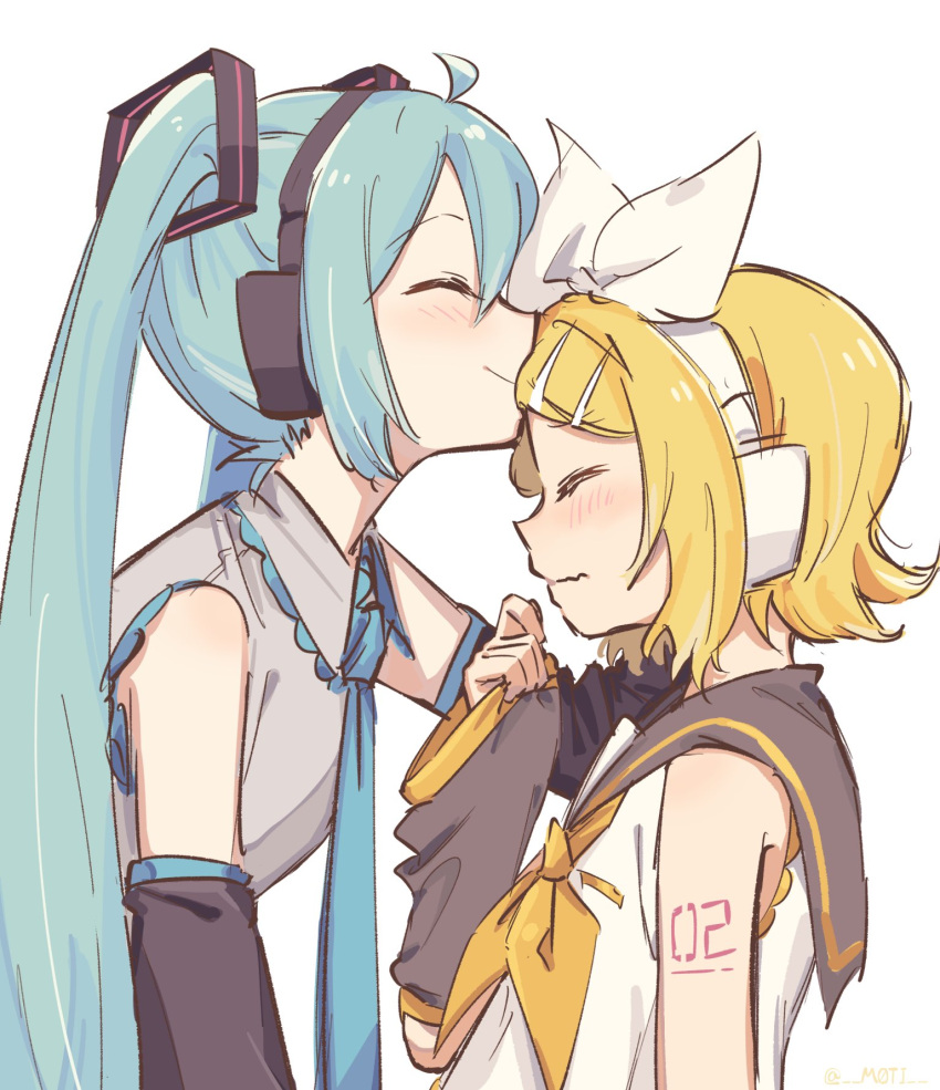 2girls aqua_hair aqua_neckwear arm_warmers bangs bare_shoulders black_sleeves blonde_hair blush bow collar commentary detached_sleeves forehead_kiss from_side grey_collar grey_shirt grey_sleeves hair_bow hair_ornament hairclip hand_on_another's_head hand_up hatsune_miku headphones highres kagamine_rin kiss long_hair m0ti multiple_girls neckerchief necktie sailor_collar shirt short_hair shoulder_tattoo sleeveless sleeveless_shirt smile swept_bangs tattoo twintails upper_body very_long_hair vocaloid wavy_mouth white_background white_bow white_shirt yellow_neckwear yuri