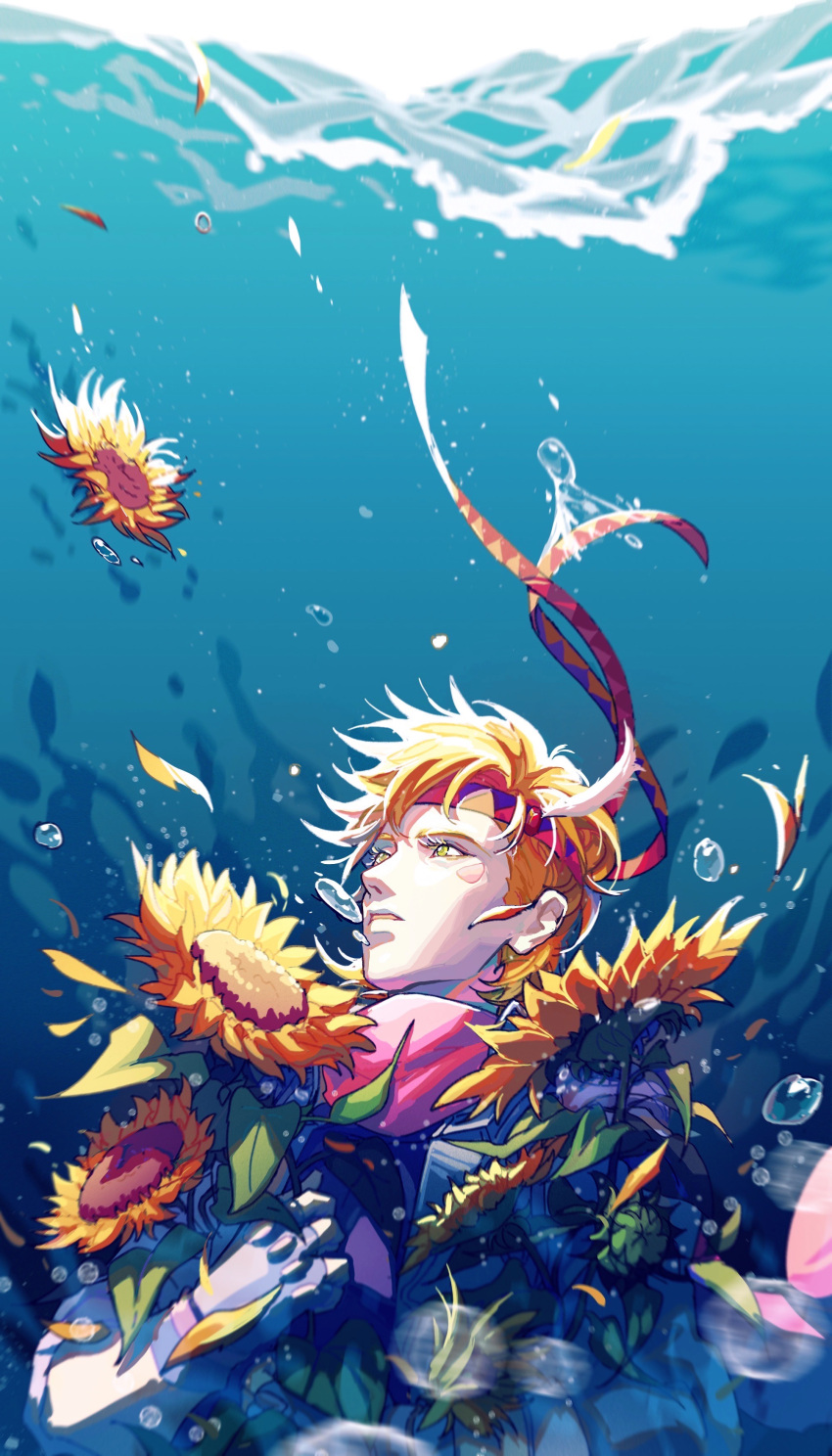 1boy absurdres air_bubble battle_tendency blonde_hair blue_jacket bubble caesar_anthonio_zeppeli chinese_commentary commentary_request facial_mark flower green_eyes hair_ornament hand_on_own_chest headband highres holding holding_flower jacket jojo_no_kimyou_na_bouken looking_up male_focus petals pickieeeee pink_scarf scarf short_hair solo sunflower triangle_print underwater water