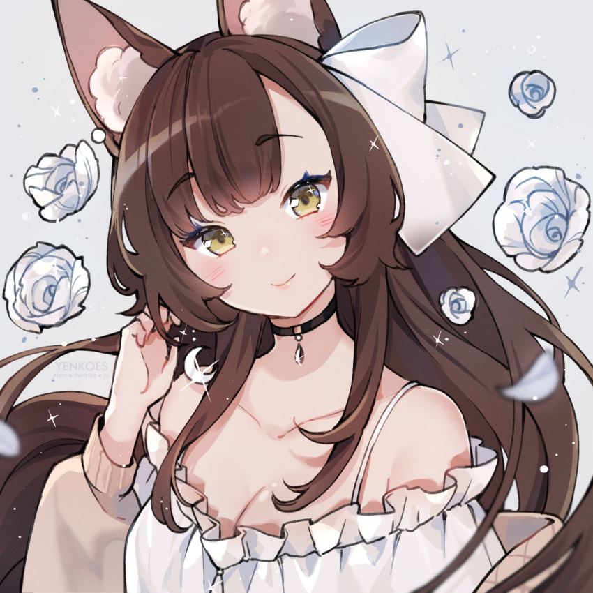 1girl animal_ear_fluff animal_ears bare_shoulders black_choker blush bow brown_eyes brown_hair brown_jacket choker closed_mouth collarbone dress flower grey_background hair_bow hand_up head_tilt highres jacket long_hair long_sleeves looking_at_viewer off-shoulder_dress off_shoulder open_clothes open_jacket original puffy_long_sleeves puffy_sleeves rose simple_background smile solo white_bow white_dress white_flower white_rose yennineii