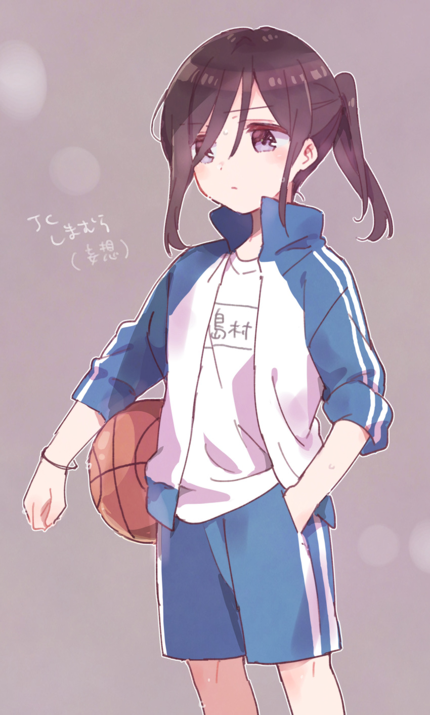 1girl absurdres adachi_sakura adachi_to_shimamura bangs basketball black_hair blue_shorts blush brown_background carrying_under_arm closed_mouth commentary_request eyebrows_visible_through_hair gym_shirt gym_shorts gym_uniform hair_over_one_eye hand_in_pocket highres jacket long_hair long_sleeves open_clothes open_jacket ponytail shirt short_shorts shorts simple_background solo sorimachi-doufu sweat track_jacket translation_request violet_eyes white_jacket white_shirt