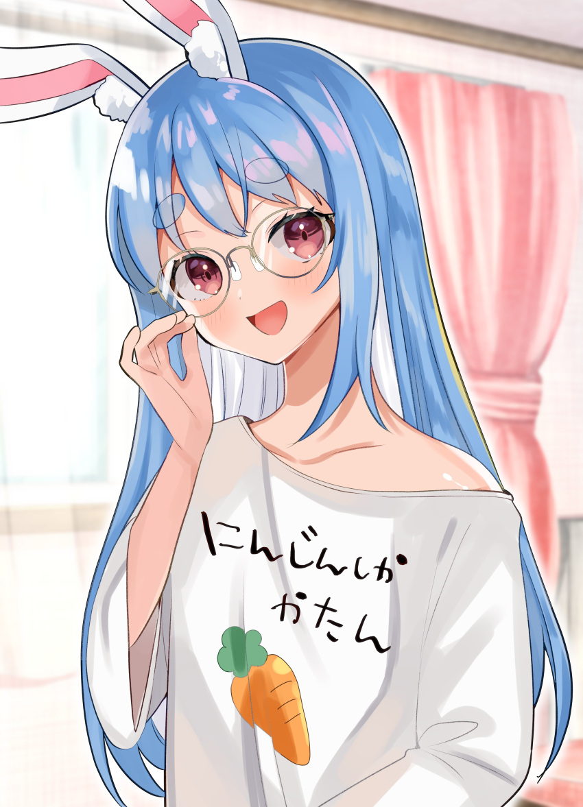 absurdres alternate_hairstyle animal_ears blue_hair blurry blush carrot check_translation collarbone commentary curtains depth_of_field eyebrows_visible_through_hair glasses hair_down highres hololive hutaba_haru loose_clothes loose_shirt multicolored_hair partially_translated red_eyes shirt smile t-shirt thick_eyebrows translation_request two-tone_hair usada_pekora