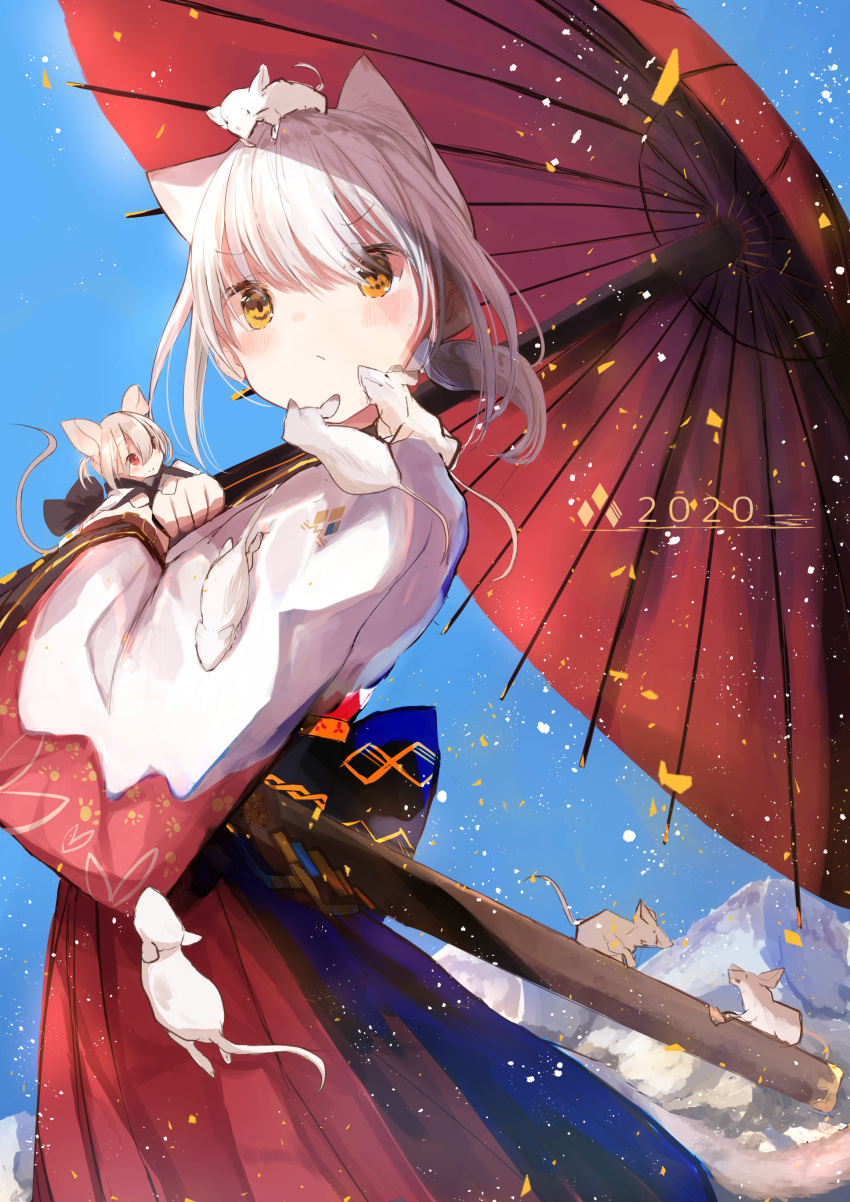 2020 2girls absurdres animal animal_ears bangs blue_sky cat_ears cat_girl chinese_zodiac clear_sky closed_mouth commentary day eyebrows_visible_through_hair force_(fossan_01) from_side frown hakama highres holding holding_animal holding_umbrella japanese_clothes kimono long_sleeves looking_at_another medium_hair minigirl mountain mouse mouse_girl multiple_girls new_year oil-paper_umbrella orange_eyes original outdoors red_eyes red_hakama sheath short_ponytail silver_hair sky smile standing umbrella white_kimono wide_sleeves year_of_the_rat