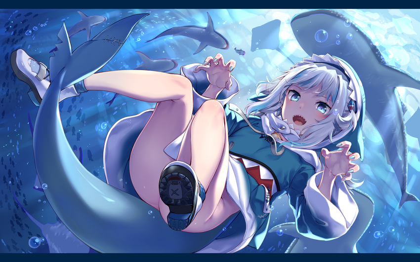 1girl animal_hood bangs blue_eyes blue_hair blue_legwear blush fingernails fish fish_tail gawr_gura highres hinasaki_you hololive hololive_english hood light_blue_hair manta_ray medium_hair multicolored multicolored_hair open_mouth pouch shark shark_girl shark_hood shark_tail sharp_teeth sleeves_past_wrists smile socks solo speech_bubble streaked_hair tail teeth underwater virtual_youtuber white_background white_hair