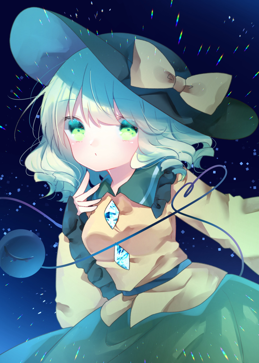 1girl bangs blush bow breasts cacao_(cacaomgmg) dark_background eyeball eyebrows_visible_through_hair eyes_visible_through_hair green_eyes green_hair hand_up hat hat_bow hat_ribbon highres komeiji_koishi long_sleeves looking_at_viewer ribbon short_hair skirt small_breasts solo third_eye touhou wide_sleeves