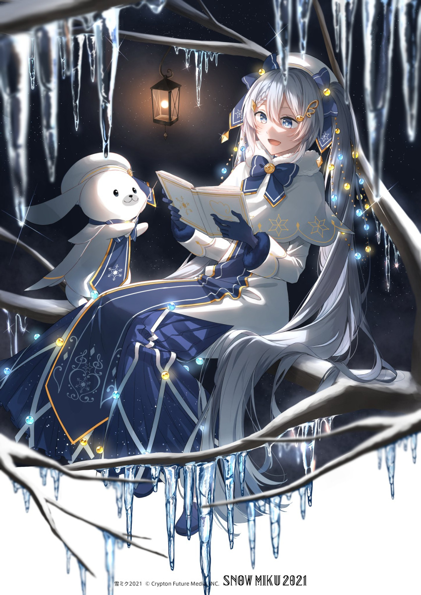 1girl 1other bare_tree bass_clef baton_(instrument) beret blue_bow blue_gloves blue_neckwear blue_tabard book boots bow bowtie braid capelet commentary crypton_future_media dress full_body fur-trimmed_capelet fur_trim gloves glowing gold_trim hair_bow hair_ornament hat hatsune_miku highres holding holding_book icicle lantern light_blue_eyes light_blue_hair long_hair musical_note_hair_ornament nanace_0 night open_book open_mouth rabbit rabbit_yukine reading sitting sky smile snow snowflake_print sparkle star_(sky) starry_sky tabard treble_clef tree twintails very_long_hair vocaloid white_capelet white_dress white_headwear winter yuki_miku yuki_miku_(2021)
