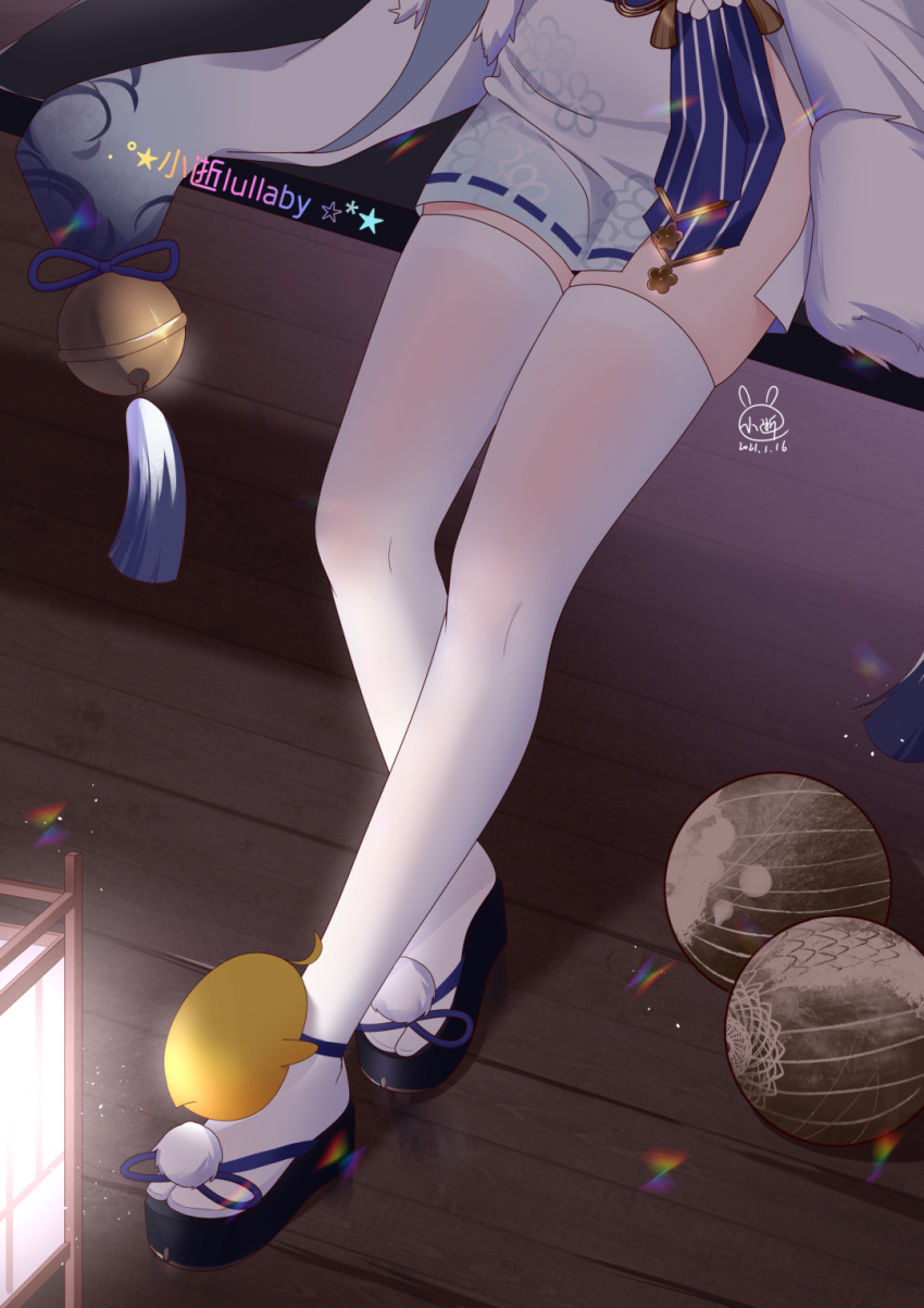 1girl asashio_(azur_lane) azur_lane ball bare_hips bell bird chick geta highres japanese_clothes jingle_bell kimono lantern legs long_sleeves lower_body manjuu_(azur_lane) no_panties official_alternate_costume short_kimono side_slit sitting solo tabi temari_ball thigh-highs thighs white_kimono white_legwear wide_sleeves wooden_floor xiao_shi_lullaby