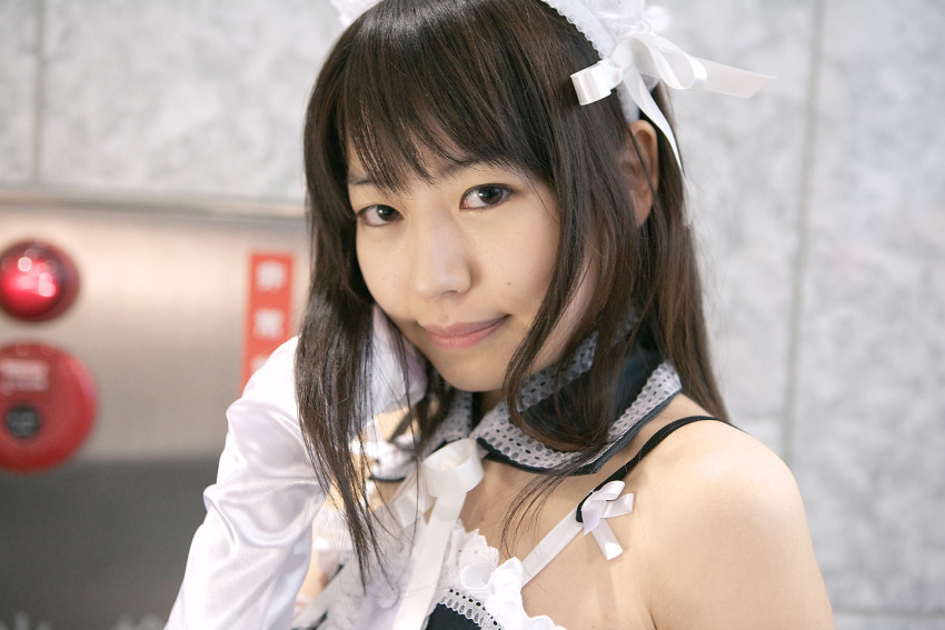 apron azumo_yuiko cosplay elbow_gloves kore_ga_watashi_no_goshujin-sama kurauchi_anna maid maid_uniform ribbons