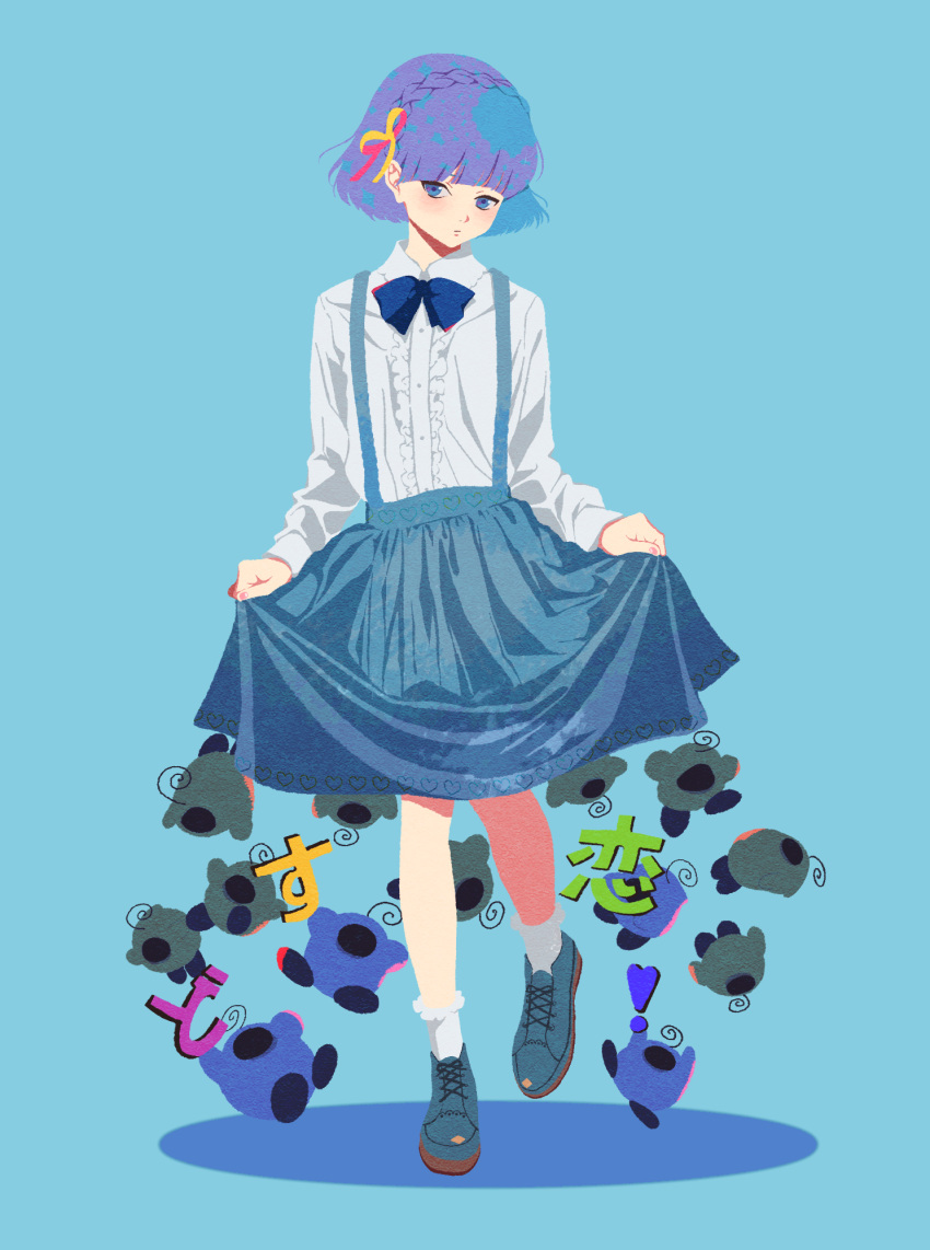 1girl blue_background blue_bow blue_bowtie blue_eyes blue_footwear blue_skirt blush bow bowtie braid center_frills closed_mouth collared_shirt commentary_request copyright_name creature crown_braid dosukoi!_(napoli_no_otokotachi) frilled_socks frills hair_ribbon highres long_sleeves looking_at_viewer napoli_no_otokotachi patterned_hair purple_hair ribbon shirt shirt_tucked_in short_hair shu3_(napoli_no_otokotachi) shuujou_mana simple_background skirt skirt_hold socks solo splatter splatter_print standing standing_on_one_leg suspender_skirt suspenders white_shirt white_socks yellow_ribbon yoshino_(540desu)