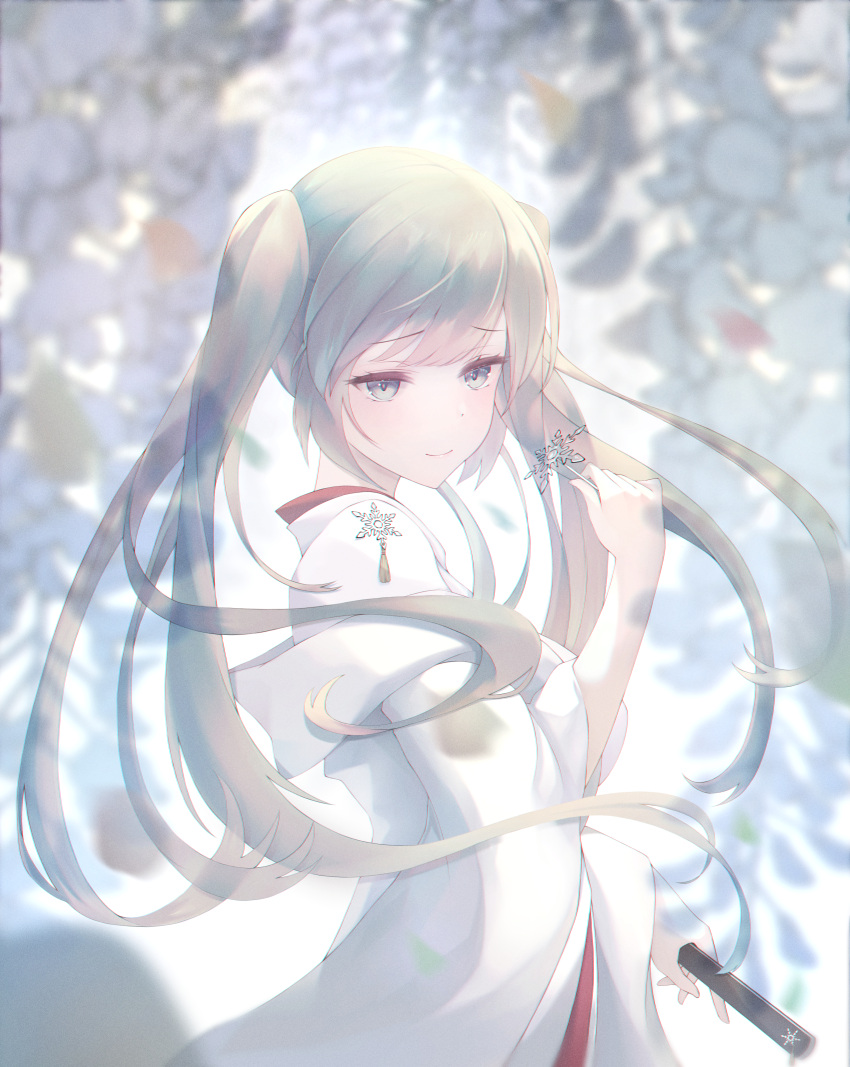 1girl absurdres bangs blue_eyes blurry blurry_background breasts closed_mouth eyebrows_visible_through_hair floating_hair green_hair hand_up hatsune_miku highres holding huge_filesize infinity_(kkx132) large_breasts long_hair looking_at_viewer looking_back smile snowflakes solo twintails vocaloid winter yuki_miku yuki_miku_(2013)