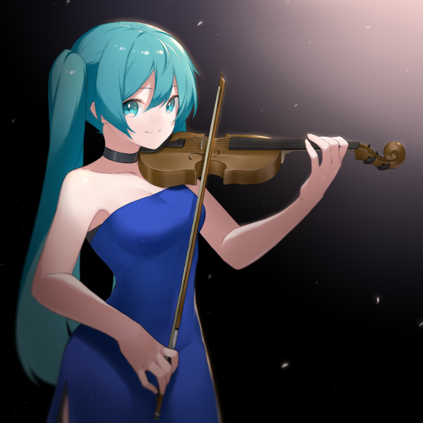 1girl aqua_eyes aqua_hair bangs bare_arms bare_shoulders black_choker blue_dress breasts choker closed_mouth commentary_request dress eyebrows_behind_hair fhang hair_between_eyes hatsune_miku highres holding holding_instrument instrument long_hair small_breasts smile solo standing strapless strapless_dress twintails very_long_hair violin vocaloid
