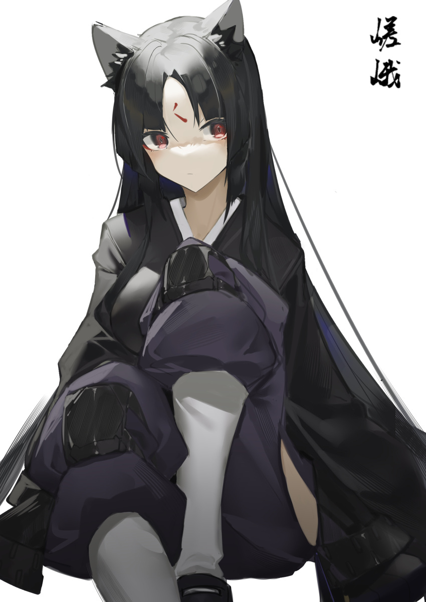 1girl absurdres animal_ears arknights bangs black_hair black_kimono breasts closed_mouth dog_ears dog_girl facial_mark forehead_mark highres hip_vent japanese_clothes kimono knee_pads knee_up long_hair looking_at_viewer medium_breasts pants parted_bangs purple_pants qtian red_eyes saga_(arknights) simple_background sitting translation_request very_long_hair white_background